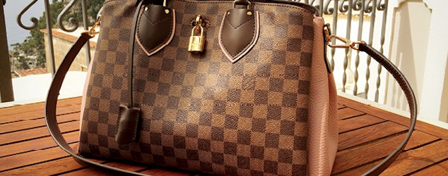 The Neverfull bag is infamous for its leather aging and cracking